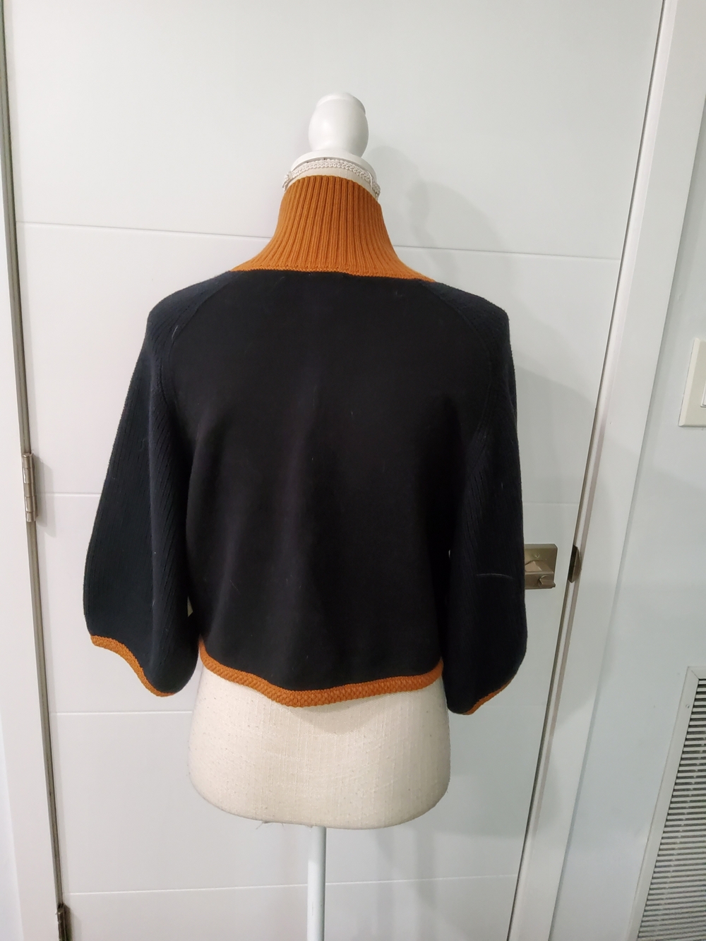 Black & Brown Dog-Intarsia Knit Cardigan Sweater - Picture 10 of 13